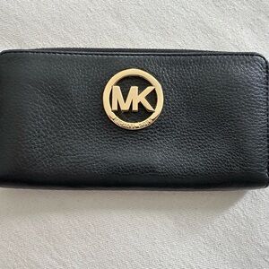 Michael Kors SUPER SOFT Black Pebble Leather Wallet with Gold Emblem
